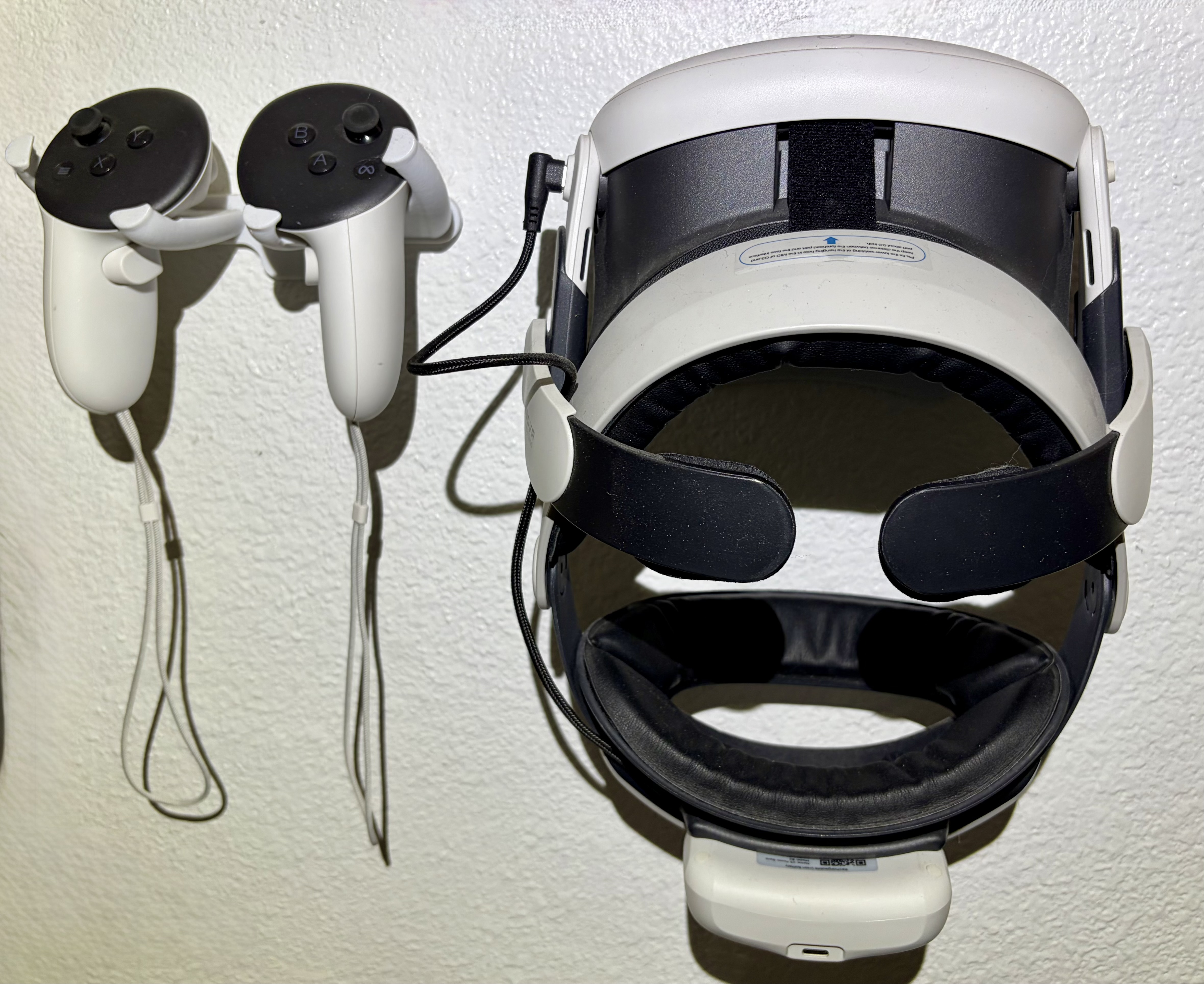 3D printed Meta Quest 3 VR headset and controller wall mount space saving display